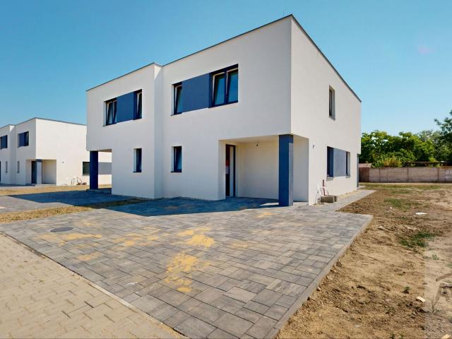 SKOLAUDOVANÉ - Slnečný 4 izbový rodinný dom vo vyhľadávanej lokalite, všetky IS, Zálesie
