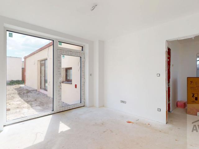 Veľkorysý 5-izbový rodinný dom s dvojgarážou | Rusovce | 210 m² | uzavretý areál