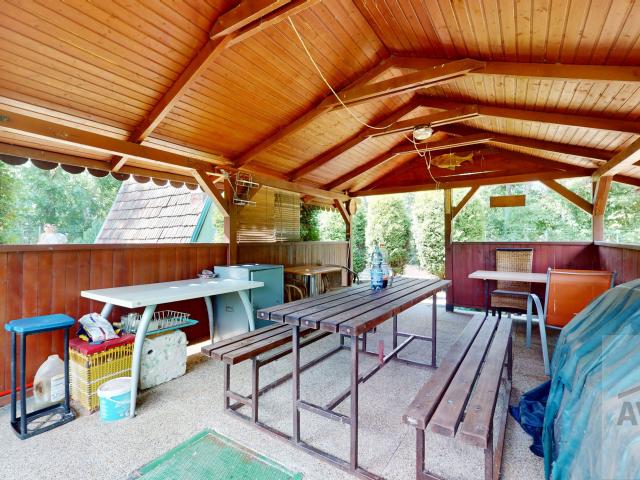 Záhrada (816 m²) pri Malom Dunaji v Malinove s chatkou, altánkom a studňou