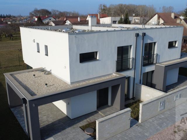 Výborne dispozične riešený 5 izbový rodinným v tichej ulici obce