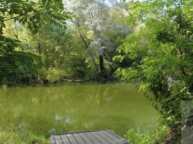 Záhrada (816 m²) pri Malom Dunaji v Malinove s chatkou, altánkom a studňou