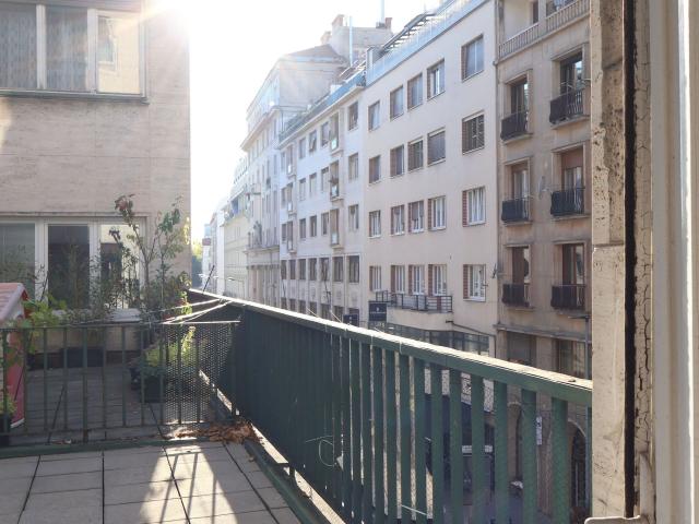 AVE estate | 4-izbový byt s charakterom a 50 m² terasou v historickom centre Bratislavy