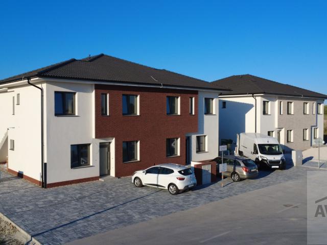 Novostavba | Priestranný 3 izbový byt so záhradou, parkovaním, úložným priestorom a krásnym výhľadom