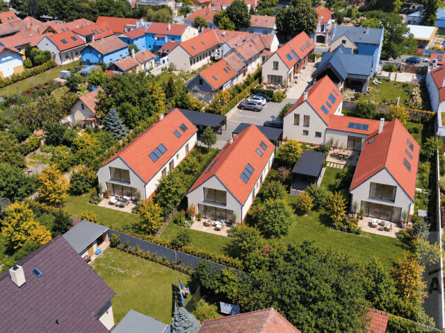Na predaj veľký rodinný dom s dvojgarážou - Balkánska ulica, Rusovce