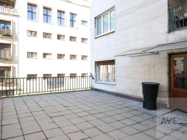 NOVÁ CENA | 4-izbový byt s charakterom a 50 m² terasou v historickom centre Bratislavy