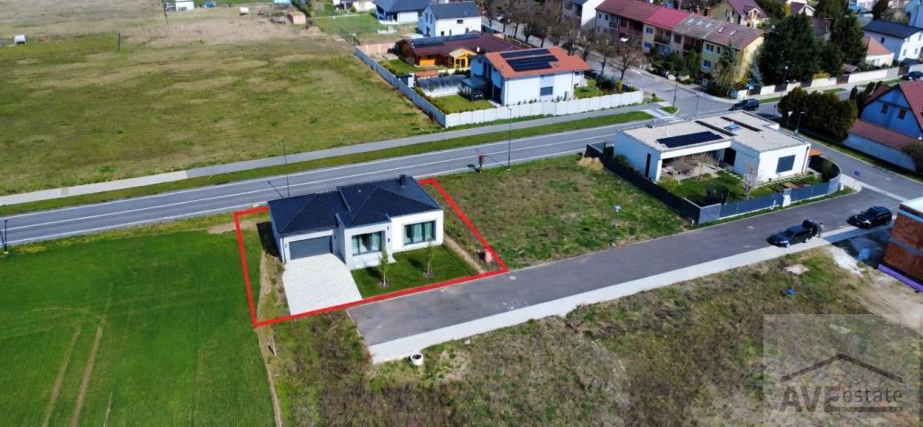 NOVINKA – Stavebný pozemok s výborným prístupom v Čunove – Zichyho tabla