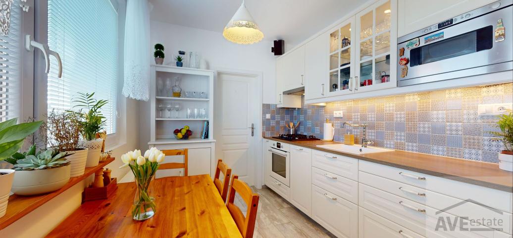 POCTIVÁ KOMPLETNÁ REKONŠTRUKCIA | TROJIZBOVÝ BYT S LOGGIOU A PIVNICOU VO VÝBORNEJ LOKALITE