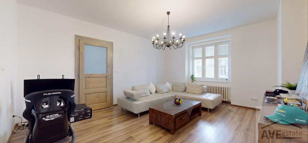 NOVINKA - Priestranný 3-izbový byt na Dobrovského ulici - krásny veľký vnútroblok, balkón a veľká pivnica