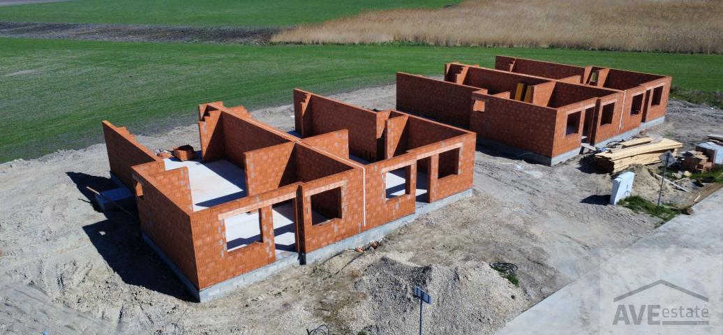 3 izbové byty s pozemkom, parkovaním v tichej lokalite s príjemným výhľadom