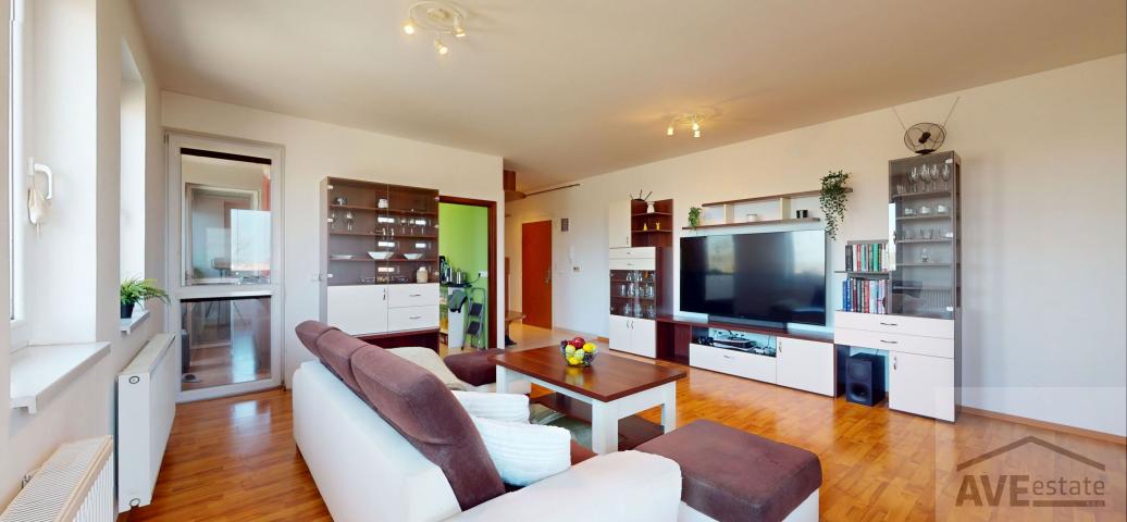 RAJKA -  Príjemný 2 izbový byt so šatníkom, 3x terasa, parkovacie miesto