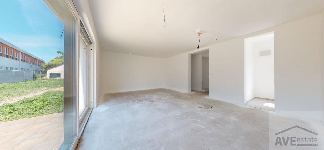 Dizajnový rodinný dom so záhradnou dokončením na kľúč, oplotenie, parkovanie a trasa