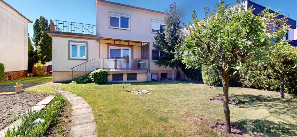 NOVÁ CENA - atraktívný 5 izbový rodinný dom v blízkosti centra s garážou a veľkým pozemkom