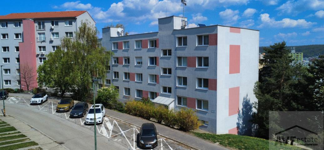  NOVÁ PONUKA – Priestranný 3-izbový byt po kompletnej rekonštrukcii v tichej časti Dúbravky