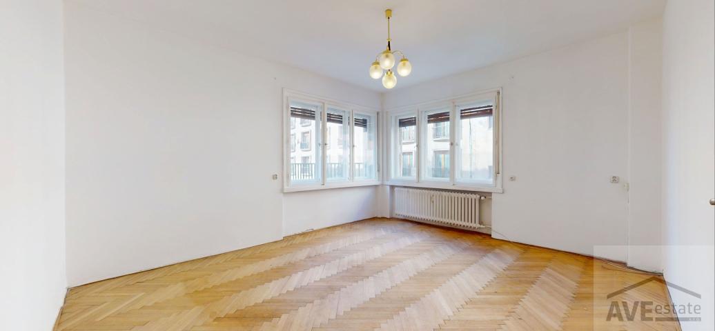 PREDAJ | Priestranný 3,5-izbový byt s 50 m² terasou pri Hviezdoslavovom námestí