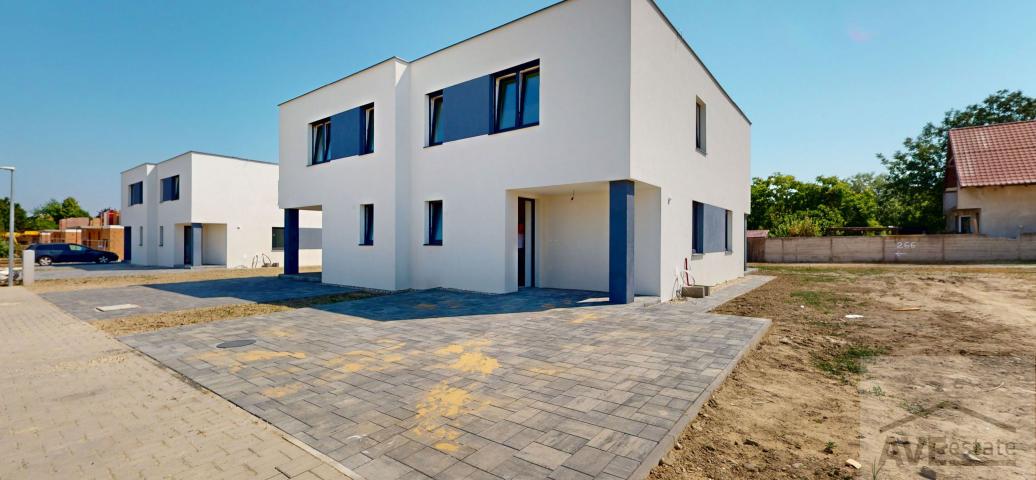 SKOLAUDOVANÉ - Slnečný 4 izbový rodinný dom vo vyhľadávanej lokalite, všetky IS, Zálesie