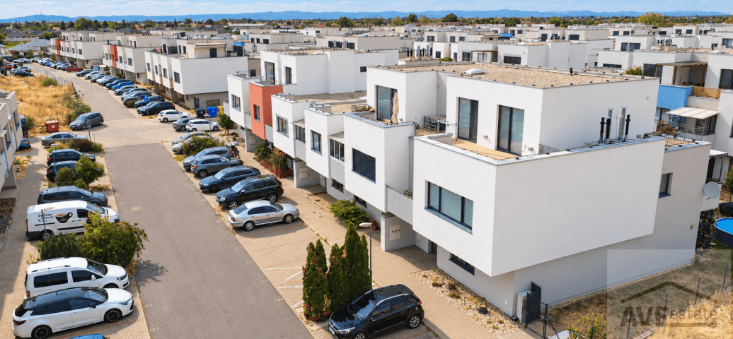 AVE estate | Praktický byt s dvomi izbami, samostatnou kuchyňou a záhradkou