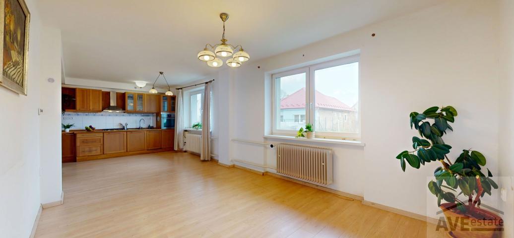 NOVÁ CENA - slnečný  5 izbový rodinný dom s garážou po rekonštrukcii